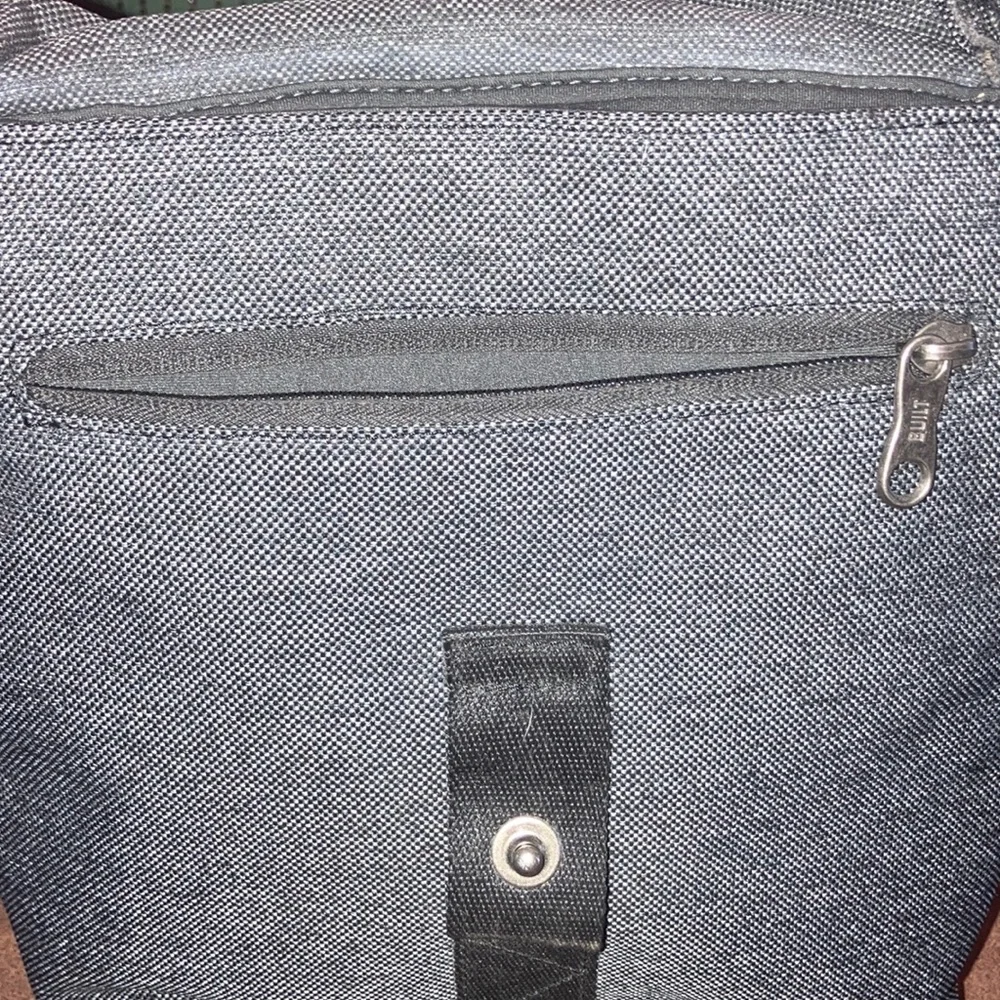 Built Gray Crossbody‎ Bag for Tablets and Notebooks